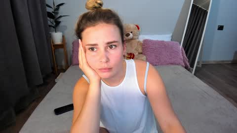 Snapshot of amymilson chatting on December 3, 7:44 pm amymilson online show from December 3, 7:44 pm