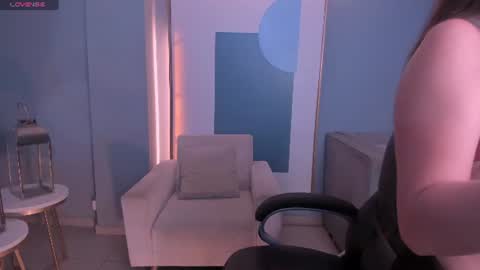 AMY R  online show from June 14, 5:41 am