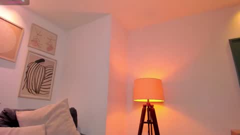 AMY R  online show from March 18, 1:16 pm