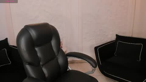 AMY R  online show from June 23, 3:48 am