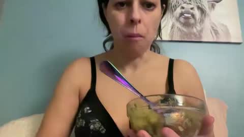 Amy Smilez online show from February 11, 7:02 am