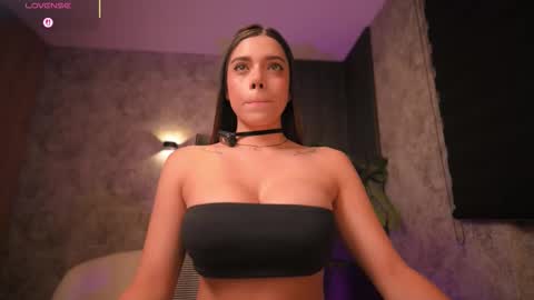 Snapshot of amywalker_ chatting on October 14, 9:56 am AMY WALKER online show from October 14, 9:56 am