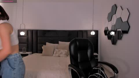 Snapshot of amywalker_ chatting on February 2, 10:13 am AMY WALKER online show from February 2, 10:13 am