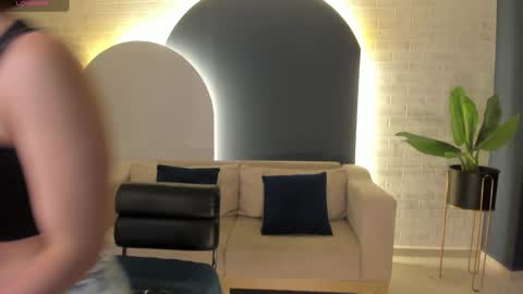 Snapshot of amywalker_ chatting on February 6, 5:14 am AMY WALKER online show from February 6, 5:14 am