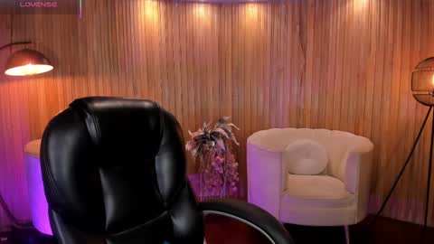Snapshot of amywalker_ chatting on February 24, 10:02 am AMY WALKER online show from February 24, 10:02 am