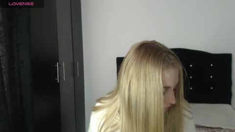 ana_arms_ online show from July 15, 4:55 pm