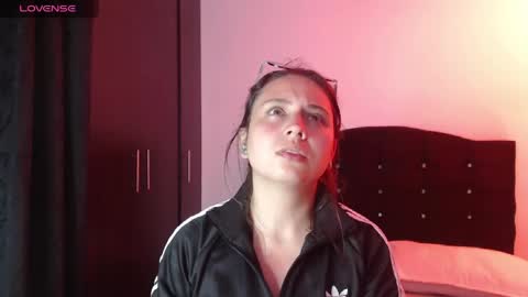 ana_arms_ online show from May 4, 3:54 am