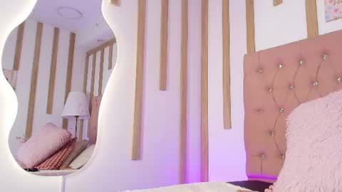 Ana Moon  online show from August 3, 9:04 am