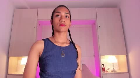 anaacollins_ online show from November 7, 12:44 pm