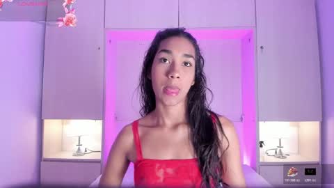 anaacollins_ online show from March 21, 11:37 am