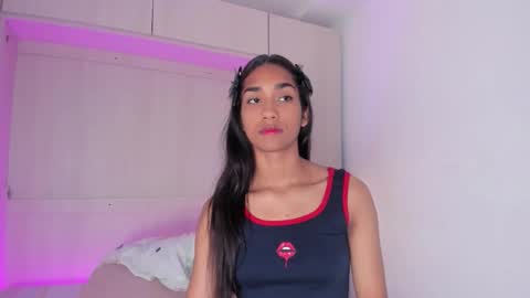 anaacollins_ online show from November 25, 11:45 am