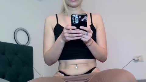 anabellaana11 online show from March 4, 4:30 pm