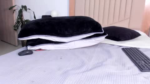 Ana Henao or Annie... Follow me ahenaocb Insta  X online show from October 20, 10:35 pm