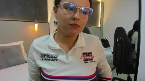 A N A H I online show from December 15, 9:31 pm