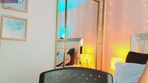 Anahi  online show from March 9, 7:28 pm