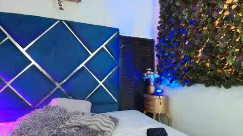 Anais online show from March 14, 1:34 pm