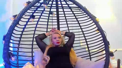 Snapshot of anastasiataylor_ chatting on February 10, 3:24 am Ana 3 online show from February 10, 3:24 am