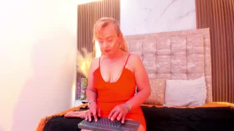 Snapshot of anastasiataylor_ chatting on September 26, 3:59 am Ana 3 online show from September 26, 3:59 am