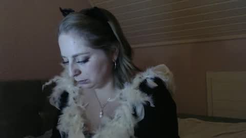 Snapshot of andorphina chatting on December 11, 9:23 pm Andorphin online show from December 11, 9:23 pm