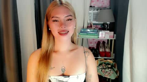 andrea06121998 online show from June 21, 8:46 pm