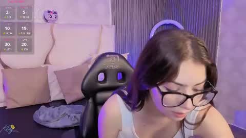andrea_tay1 online show from June 25, 7:15 pm