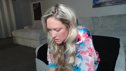 Snapshot of angel01432023 chatting on January 21, 2:54 am angel01432023 online show from January 21, 2:54 am