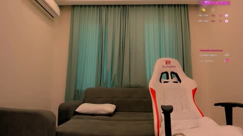 Snapshot of angel_asia_ chatting on October 10, 3:44 am angel_asia_ online show from October 10, 3:44 am