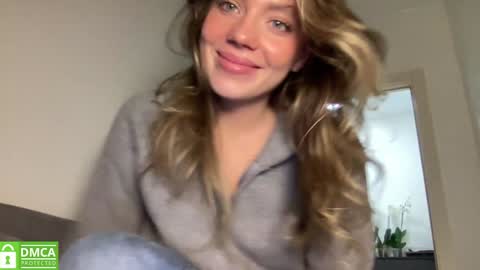 Snapshot of angel_from_sky chatting on March 4, 2:10 pm Greetings  Jess online show from March 4, 2:10 pm