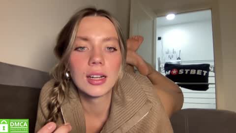 Snapshot of angel_from_sky chatting on December 11, 12:02 pm Greetings  Jess online show from December 11, 12:02 pm