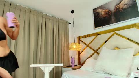 Nicolle  online show from February 21, 11:22 am