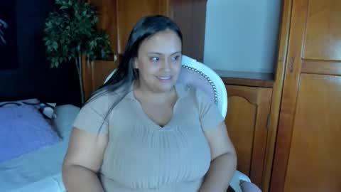 Snapshot of angela_boobies chatting on October 25, 7:32 pm angela_boobies online show from October 25, 7:32 pm