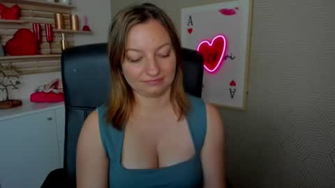 Angela online show from June 18, 10:09 am