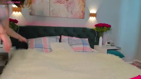 Snapshot of angelawallace chatting on February 27, 8:17 am angelawallace online show from February 27, 8:17 am
