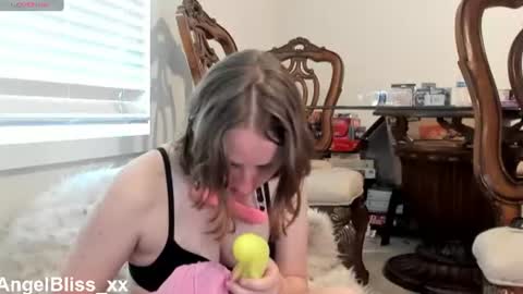 Angel online show from June 11, 3:09 pm