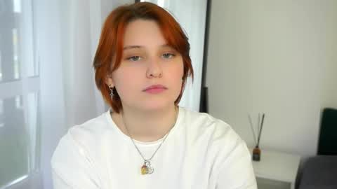 Snapshot of angeliastouffer chatting on October 27, 8:21 am Viola online show from October 27, 8:21 am