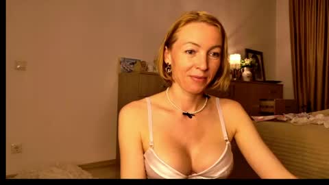 angelicfenix online show from April 29, 5:30 pm