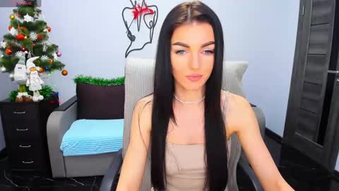 Snapshot of angelina_clark chatting on December 28, 12:45 pm Angelina online show from December 28, 12:45 pm