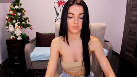 Snapshot of angelina_clark chatting on December 23, 12:52 pm Angelina online show from December 23, 12:52 pm