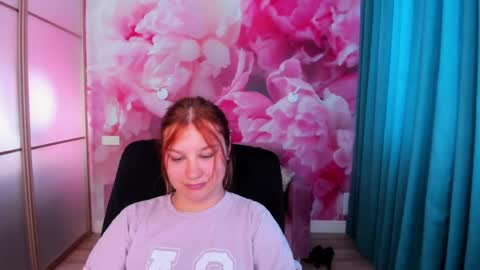 AngelinaLow online show from June 20, 12:09 pm