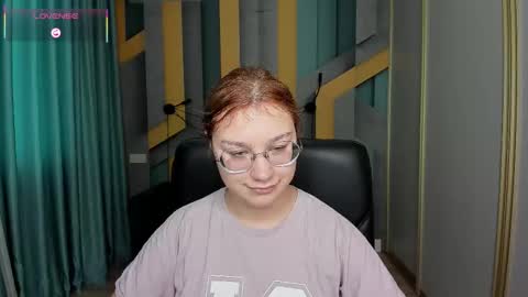 AngelinaLow online show from December 18, 12:21 pm