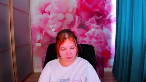 AngelinaLow online show from May 5, 11:35 am