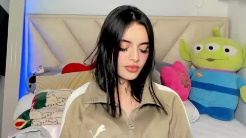 Angeline Smith  online show from March 4, 3:33 am