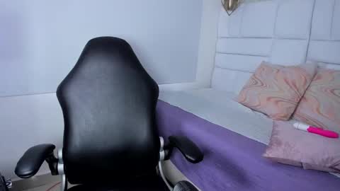 Angeline Lara online show from March 10, 1:15 pm