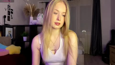Snapshot of angelkissmee chatting on October 23, 3:18 pm angelkissmee online show from October 23, 3:18 pm
