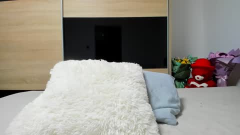 KrystyYo online show from March 10, 5:33 am