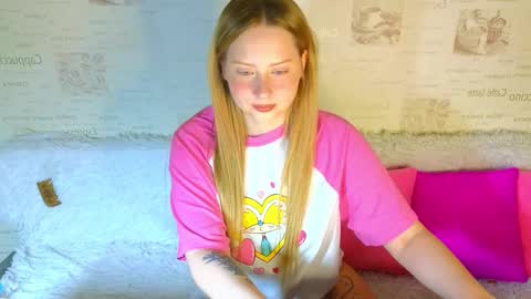 Cutie online show from September 18, 2:59 pm