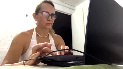 Snapshot of angelycute476334 chatting on October 5, 11:10 pm angelycute476334 online show from October 5, 11:10 pm
