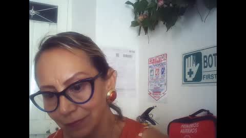 Snapshot of angelycute476334 chatting on February 23, 5:01 pm angelycute476334 online show from February 23, 5:01 pm