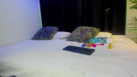 angi_lozano online show from October 8, 3:00 am