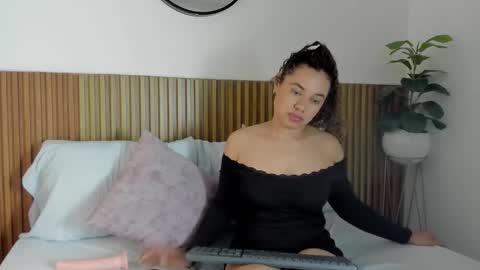 Snapshot of angie_leonn chatting on October 15, 12:41 pm A N G I E online show from October 15, 12:41 pm